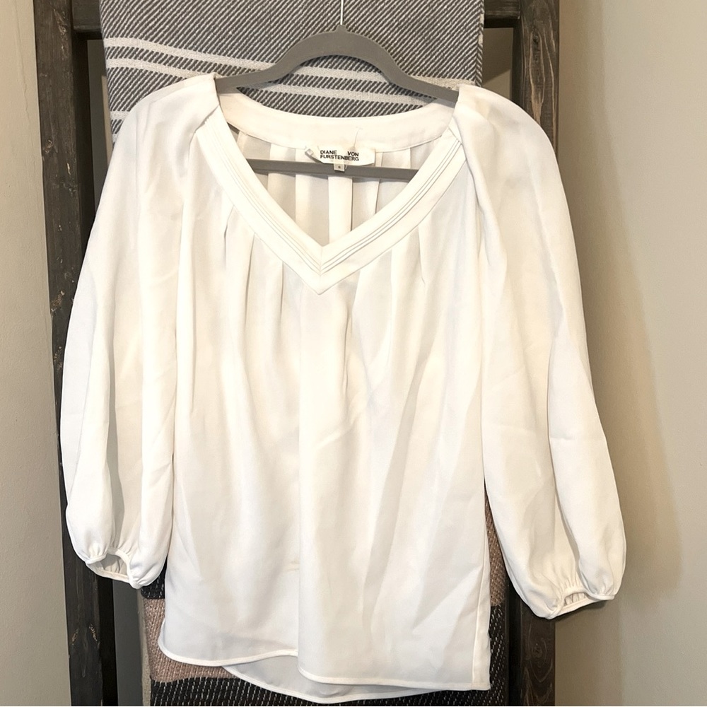 Diane von Furstenberg Blouse Cahil Ivory Stretch Satin Size 0 V-Neck Top